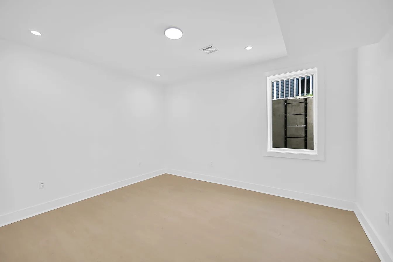 27 Mounthaven Dr Livingston NJ bedroom photo 13